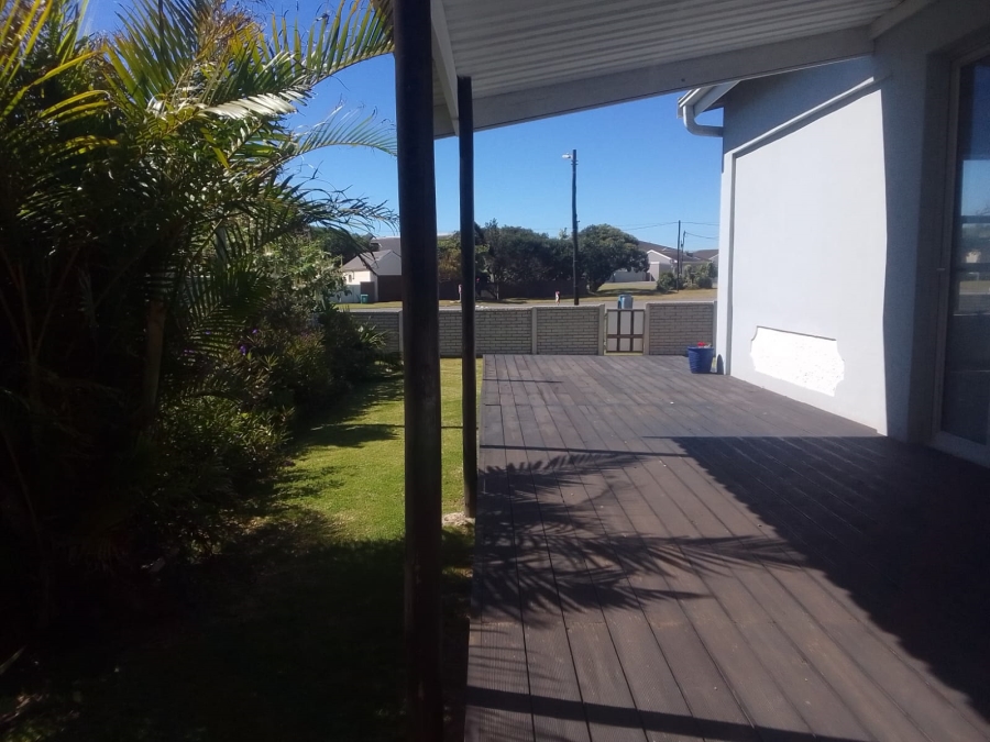 To Let 3 Bedroom Property for Rent in Kidds Beach Eastern Cape